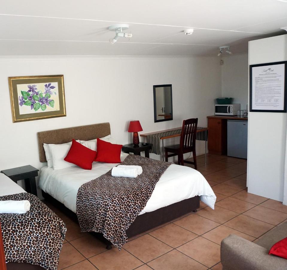 Sheba Rock Guesthouse Mbombela ภายนอก รูปภาพ